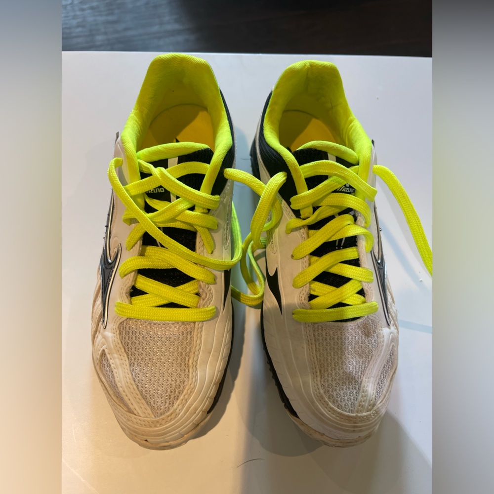 Mizuno turf shoes size 5 .5